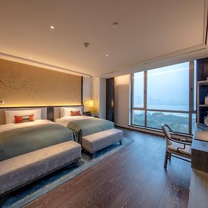 Deluxe River View Twin Room